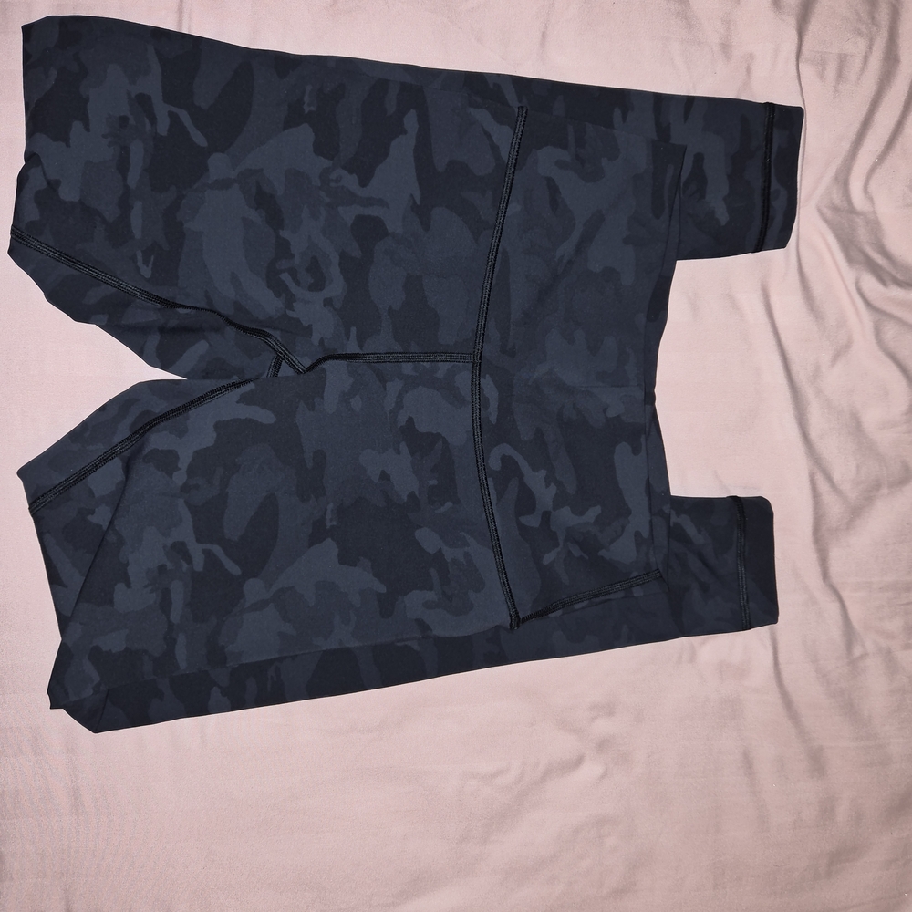 LULULEMON CAMOFLAUGE LEGGINGS